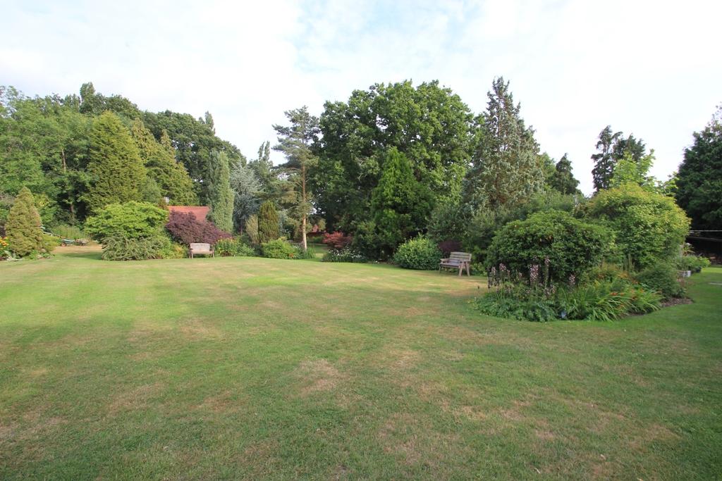 7 Bedroom Sold For Sale in Sissinghurst Road, Biddenden, Kent, TN27 8EX