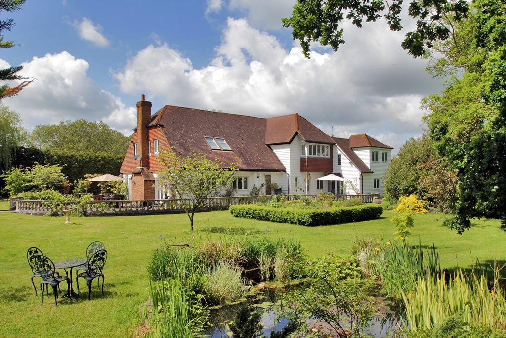 Tenterden Road, Biddenden, Kent, TN27 8BH