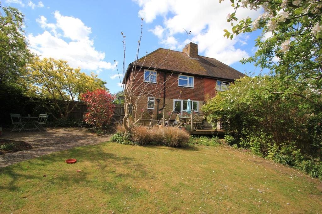 Pullington Cottages, Benenden, Kent, TN17 4EG