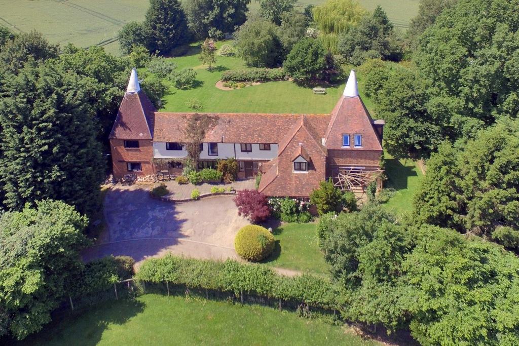 off Cranbrook Road, Biddenden, Kent, TN27 8DR