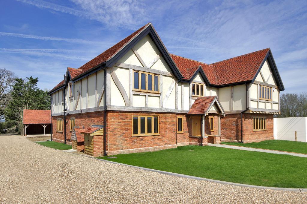 4 Bedroom Detached Home For Sale in Pagehurst Road, Marden Thorn, Kent