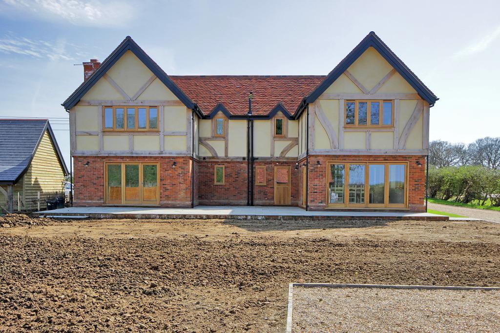4 Bedroom Detached Home For Sale in Pagehurst Road, Marden Thorn, Kent