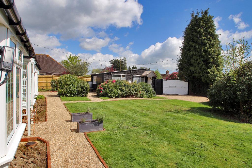 4 Bedroom Bungalow For Sale in Mill Corner, Northiam, East Sussex, TN31