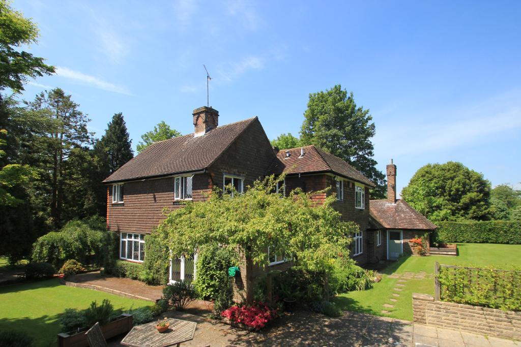 Heartenoak Road, Hawkhurst, Kent, TN18 5EU