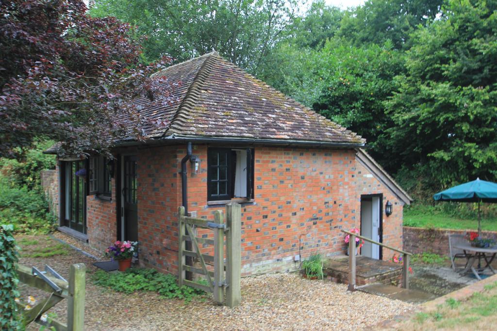 Old Lashenden, Frittenden Road, Biddenden, TN27 8LF