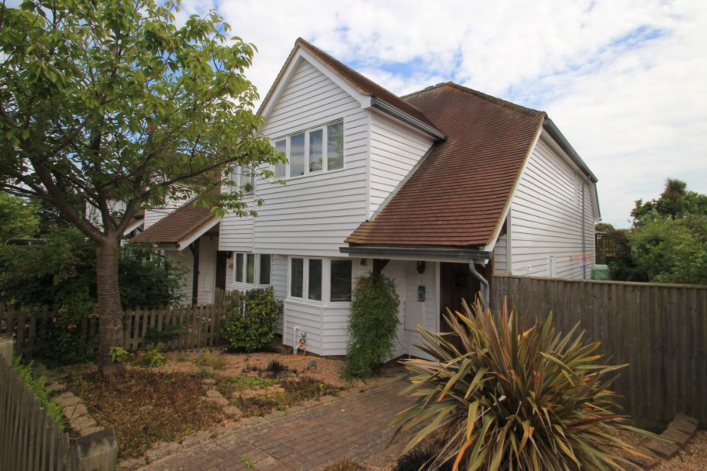 Iden Green Road, Iden Green, Cranbrook, Kent, TN17 4HA