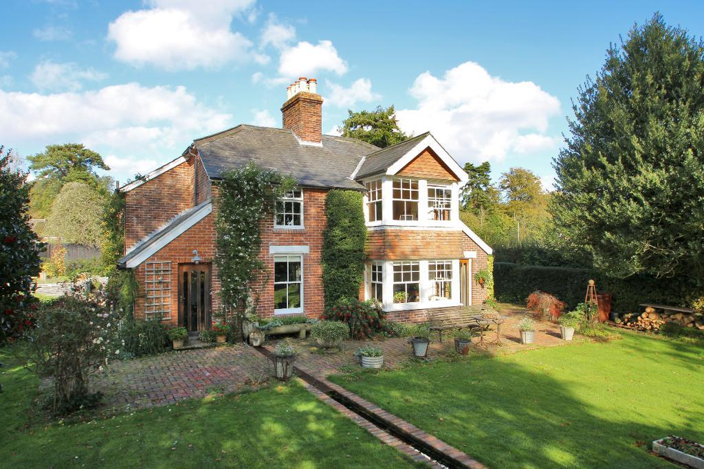 Rye Road, Hawkhurst, Kent, TN18 5DA