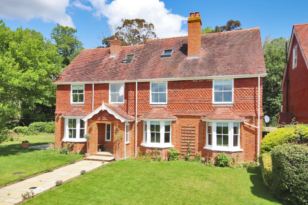 Bedgebury Road, Goudhurst, Kent, TN17 2QS