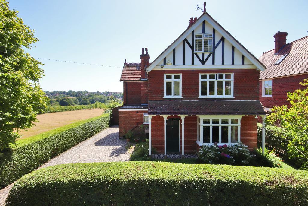 Heartenoak Road, Hawkhurst, Kent, TN18 5EU