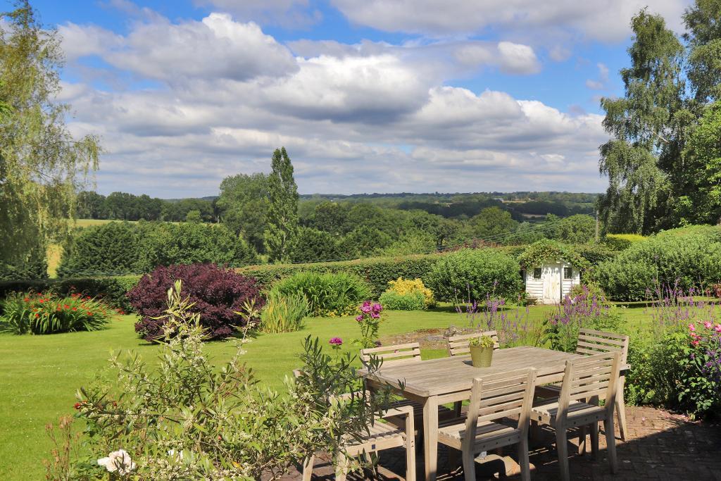 5 Bedroom Sold For Sale in Water Lane, Hawkhurst, Kent, TN18 5DE Estate and Letting Agents in