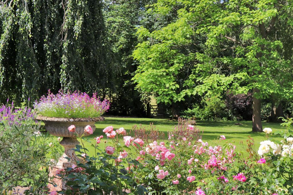 5 Bedroom Detached Home For Sale in Water Lane, Hawkhurst, Kent, TN18 5DE Estate and Letting