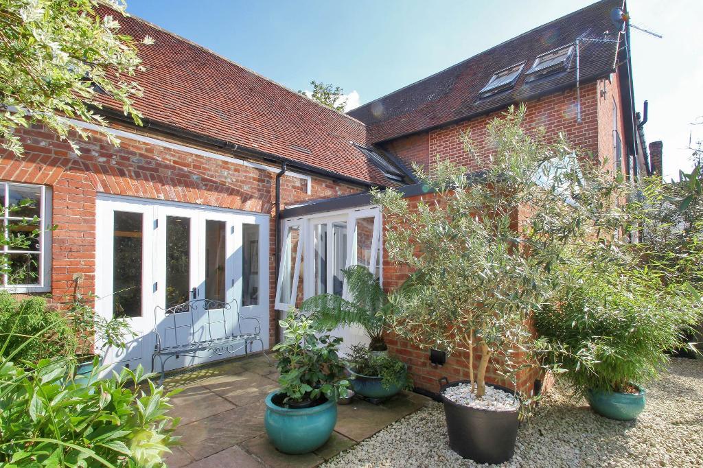 2 Bedroom Period Home For Sale in Talbot Road, Hawkhurst, Kent, TN18