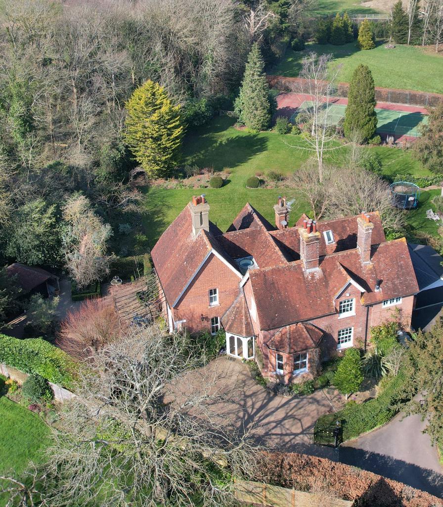 6 Bedroom Detached Home For Sale in The Street, Frittenden, Kent, TN17