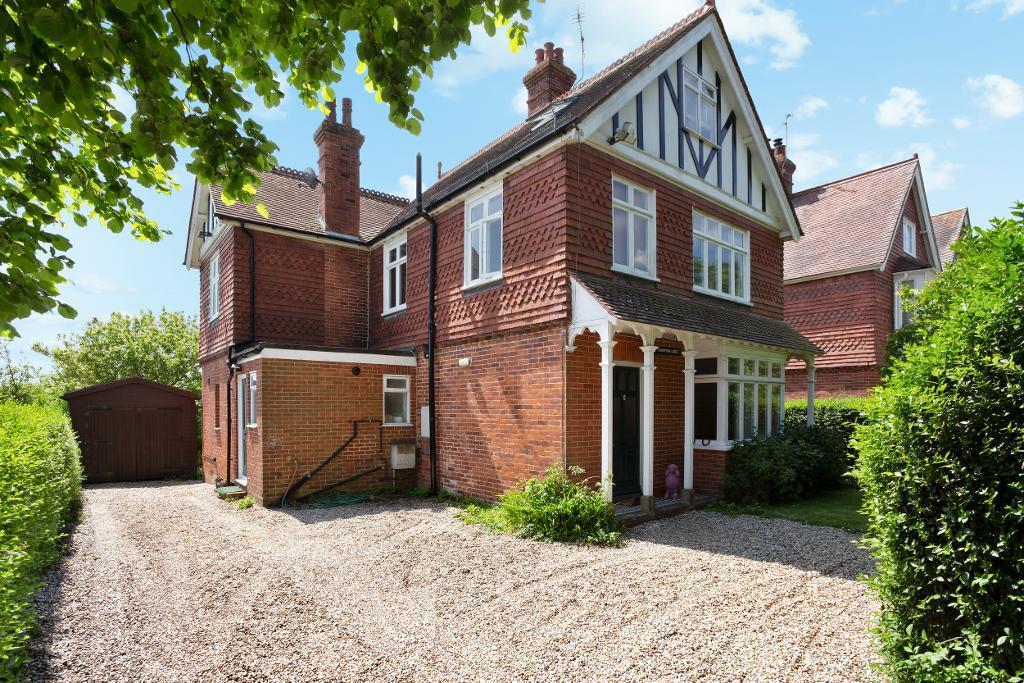 Heartenoak Road, Hawkhurst, Kent, TN18 5EU