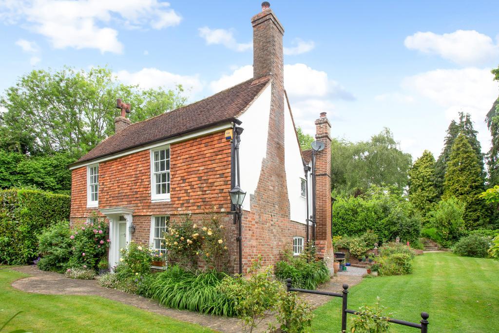 5 Bedroom Detached Home For Sale in Rye Road, Hawkhurst, Kent, TN18 5DP