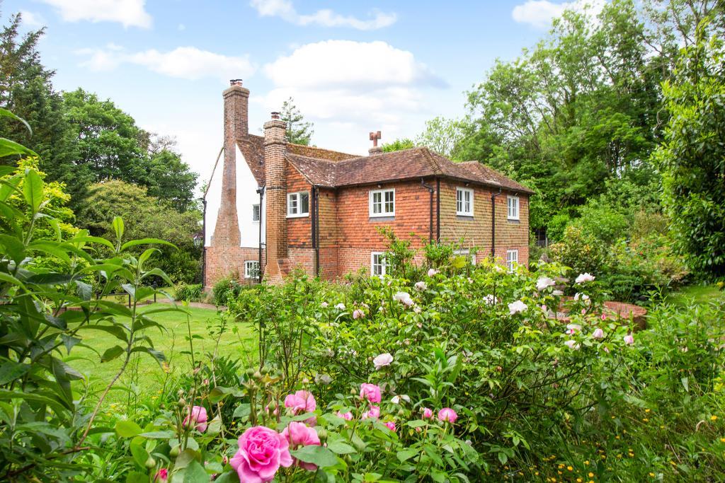 5 Bedroom Detached Home For Sale in Rye Road, Hawkhurst, Kent, TN18 5DP