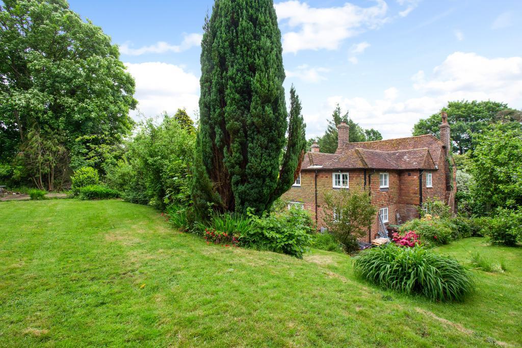 5 Bedroom Detached Home For Sale in Rye Road, Hawkhurst, Kent, TN18 5DP