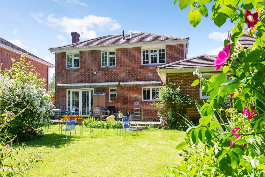 4 Bedroom Detached Home For Sale in Dorothy Avenue, Cranbrook, Kent