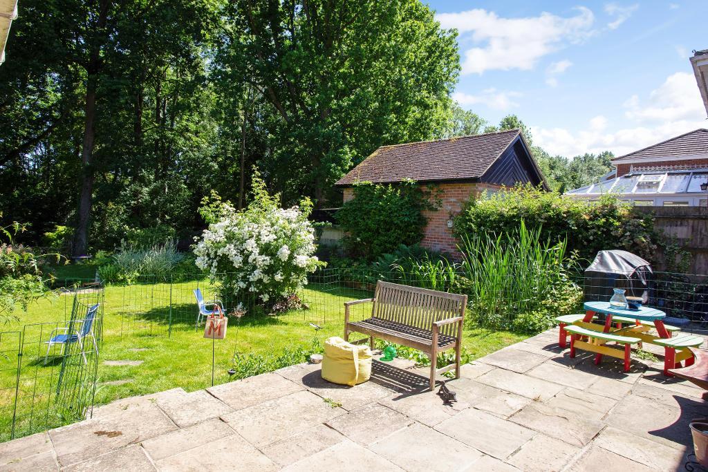 4 Bedroom Detached Home For Sale in Dorothy Avenue, Cranbrook, Kent