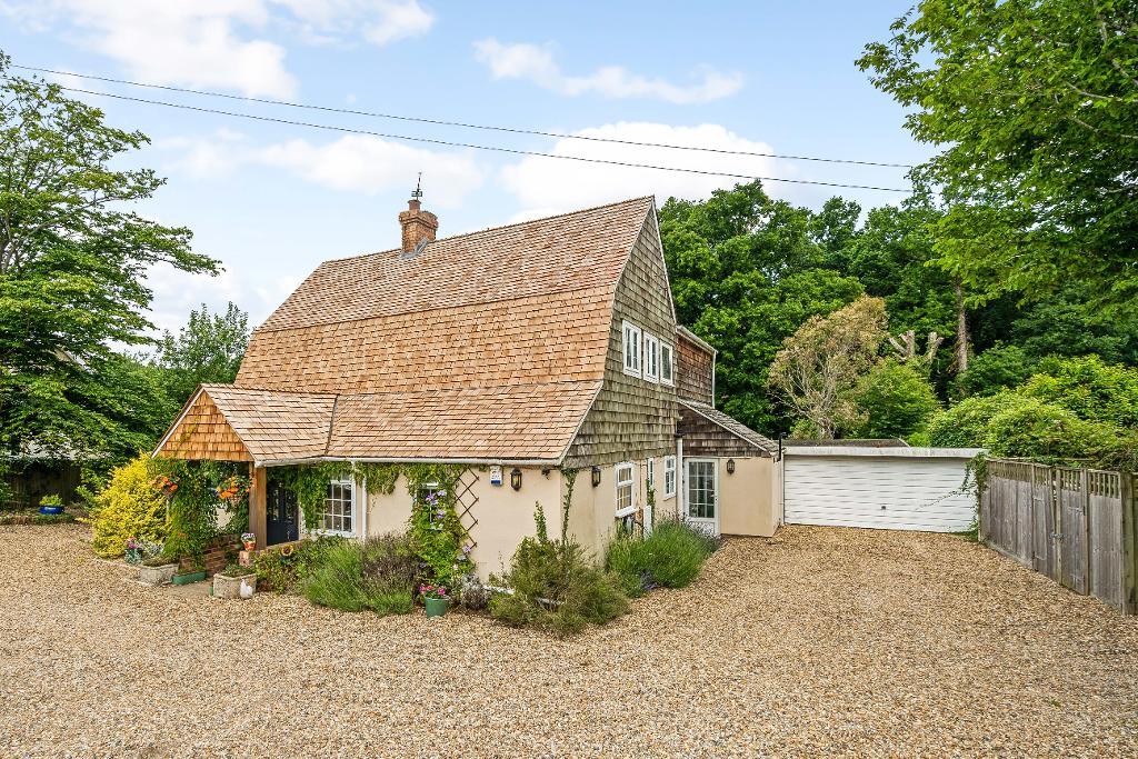 4 Bedroom Detached Home For Sale in Benenden Road, Biddenden, Kent