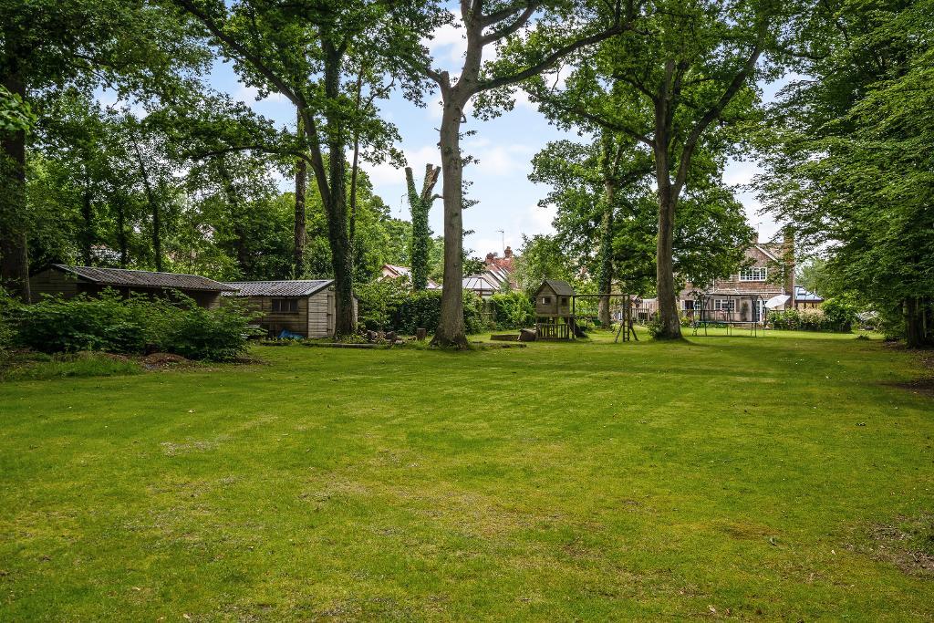 4 Bedroom Detached Home For Sale in Benenden Road, Biddenden, Kent