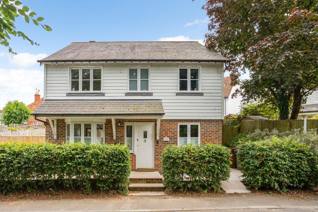 4 Bedroom Detached Home For Sale in Talbot Road, Hawkhurst, Kent, TN18