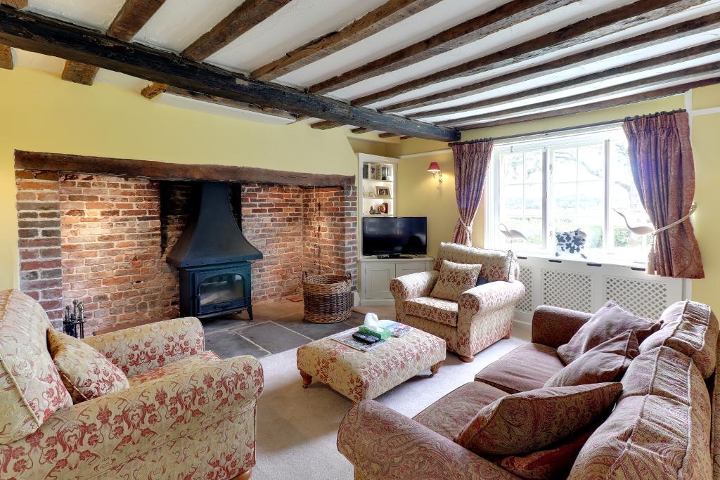 4 Bedroom Detached Home For Sale in Maytham Road, Rolvenden Layne, Kent