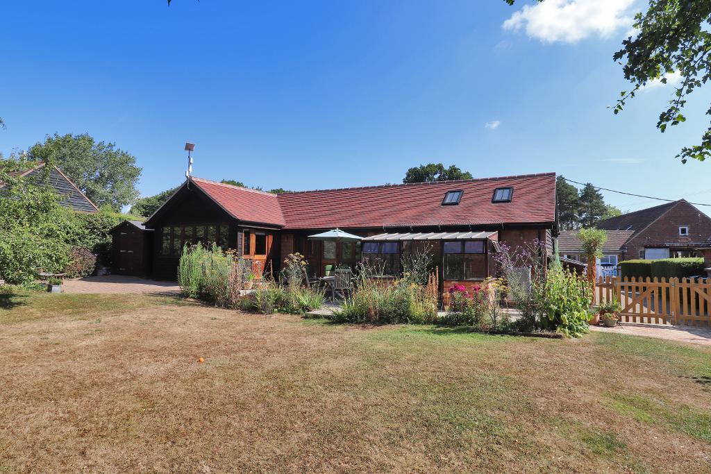 4 Bedroom Detached Home For Sale in Maytham Road, Rolvenden Layne, Kent