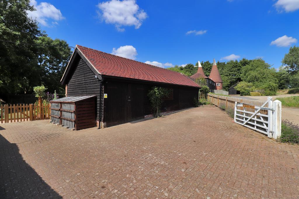 4 Bedroom Detached Home For Sale in Maytham Road, Rolvenden Layne, Kent