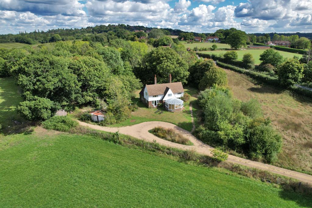 4 Bedroom Detached For Sale in Station Road, Goudhurst, Kent, TN17 1EZ