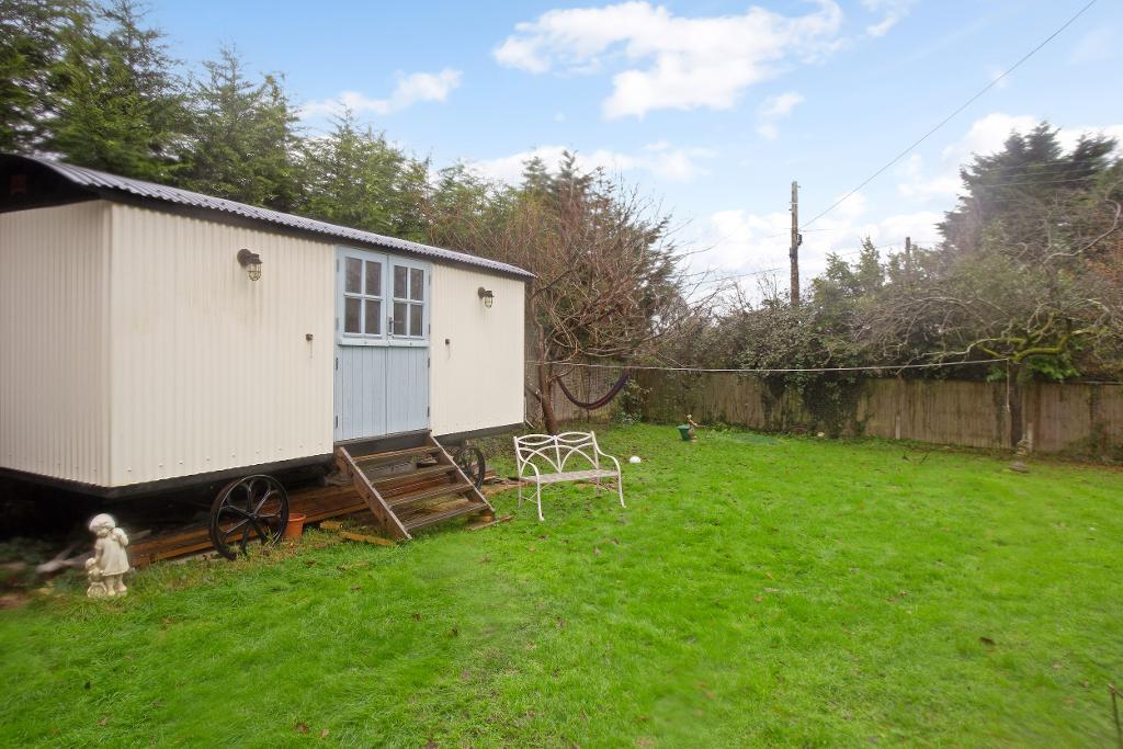 5 Bedroom Detached Home For Sale in Tenterden Road, Cranbrook, Kent