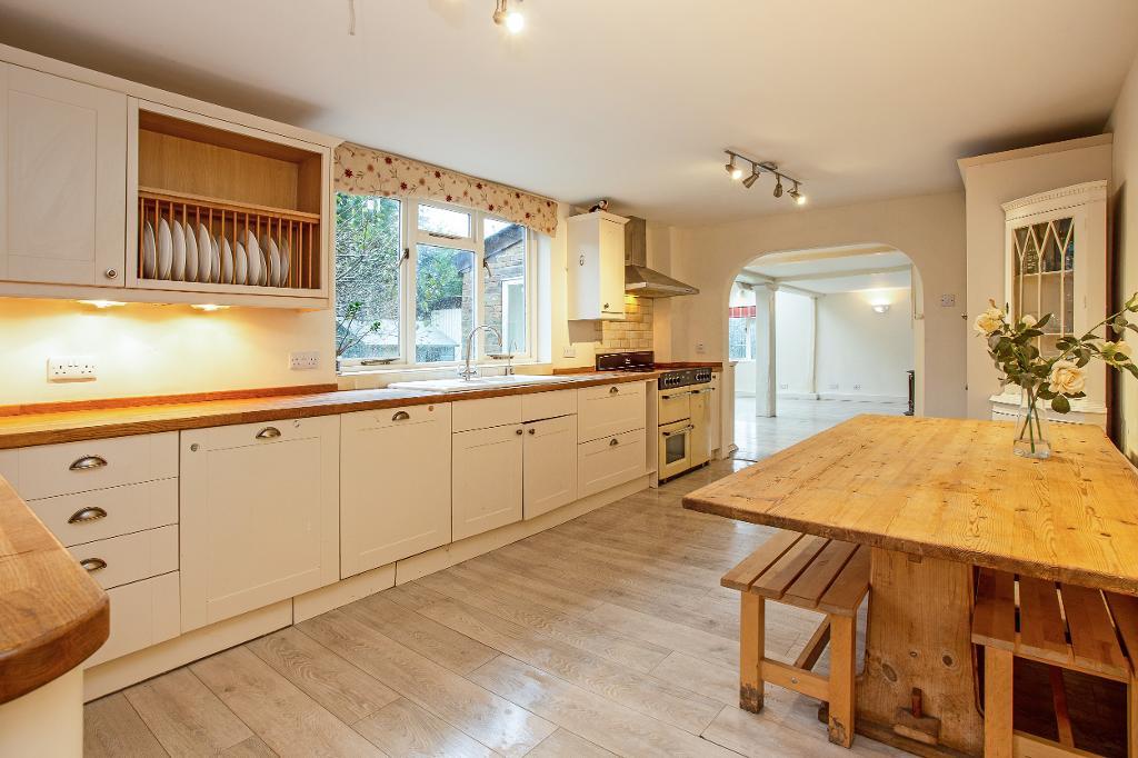 5 Bedroom Detached Home For Sale in Tenterden Road, Cranbrook, Kent