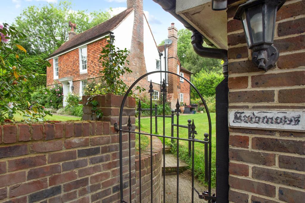 5 Bedroom Detached Home For Sale in Rye Road, Hawkhurst, Kent, TN18 5DP Estate and Letting