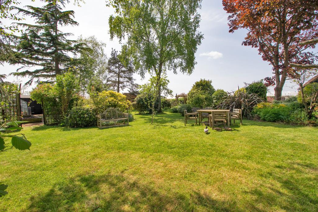 4 Bedroom Attached Home For Sale in Workhouse Lane, Sutton Valence