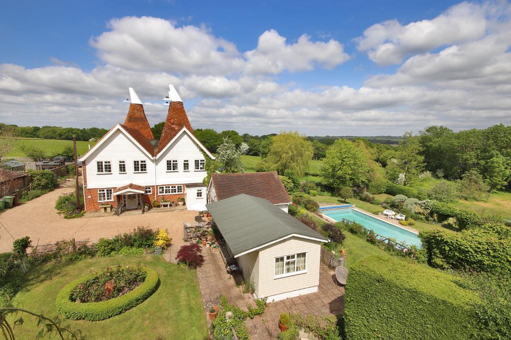 5 Bedroom Attached Home For Sale in Rye Road, Sandhurst, Kent, TN18 5PH
