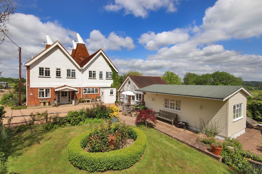 5 Bedroom Attached Home For Sale in Rye Road, Sandhurst, Kent, TN18 5PH