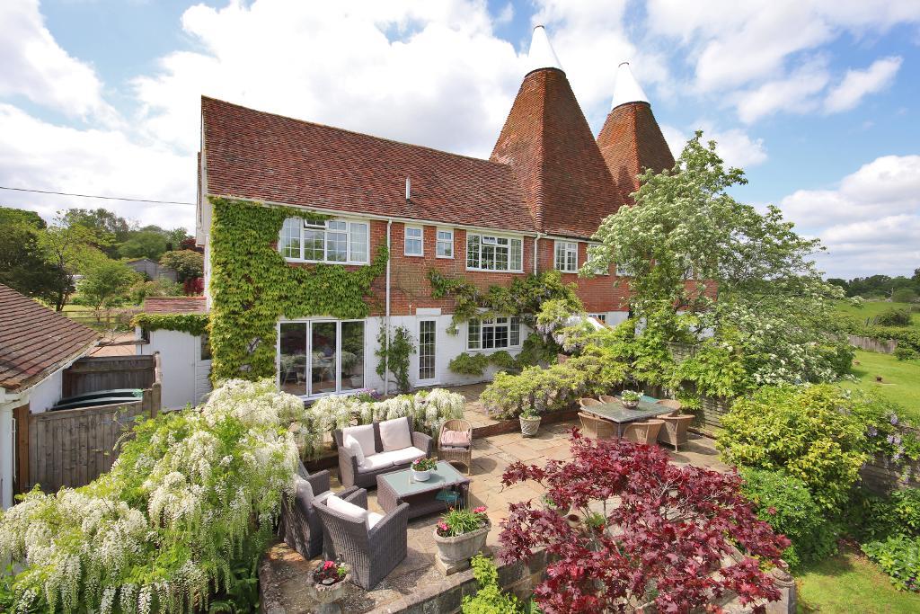 5 Bedroom Attached Home For Sale in Rye Road, Sandhurst, Kent, TN18 5PH