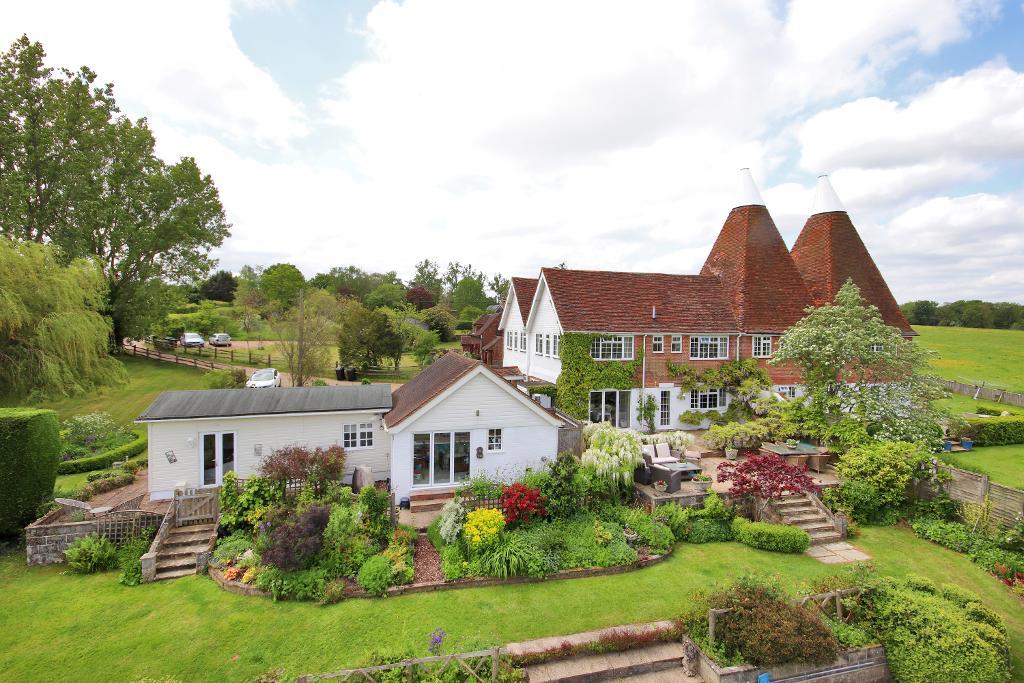 5 Bedroom Attached Home For Sale in Rye Road, Sandhurst, Kent, TN18 5PH