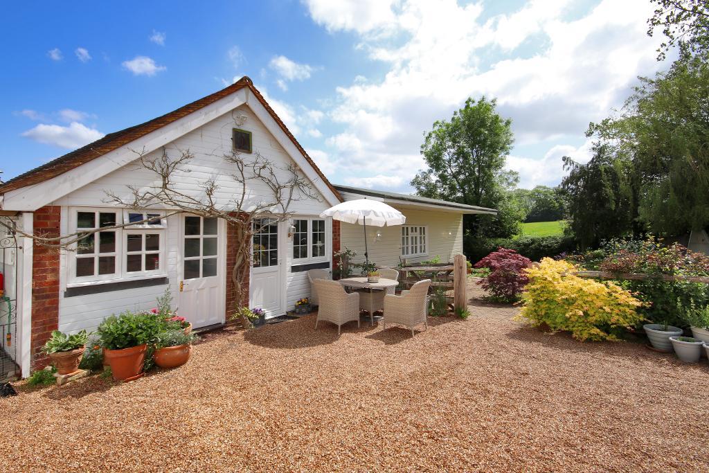 5 Bedroom Attached Home For Sale in Rye Road, Sandhurst, Kent, TN18 5PH