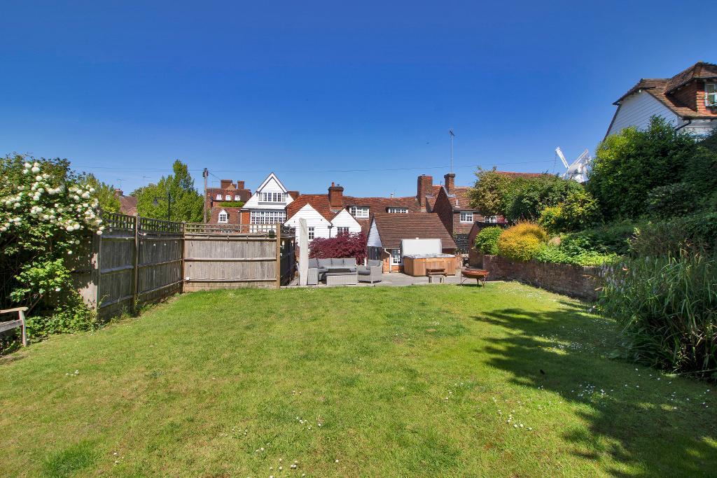 6 Bedroom Attached Home For Sale in St Davids Bridge, Cranbrook, Kent