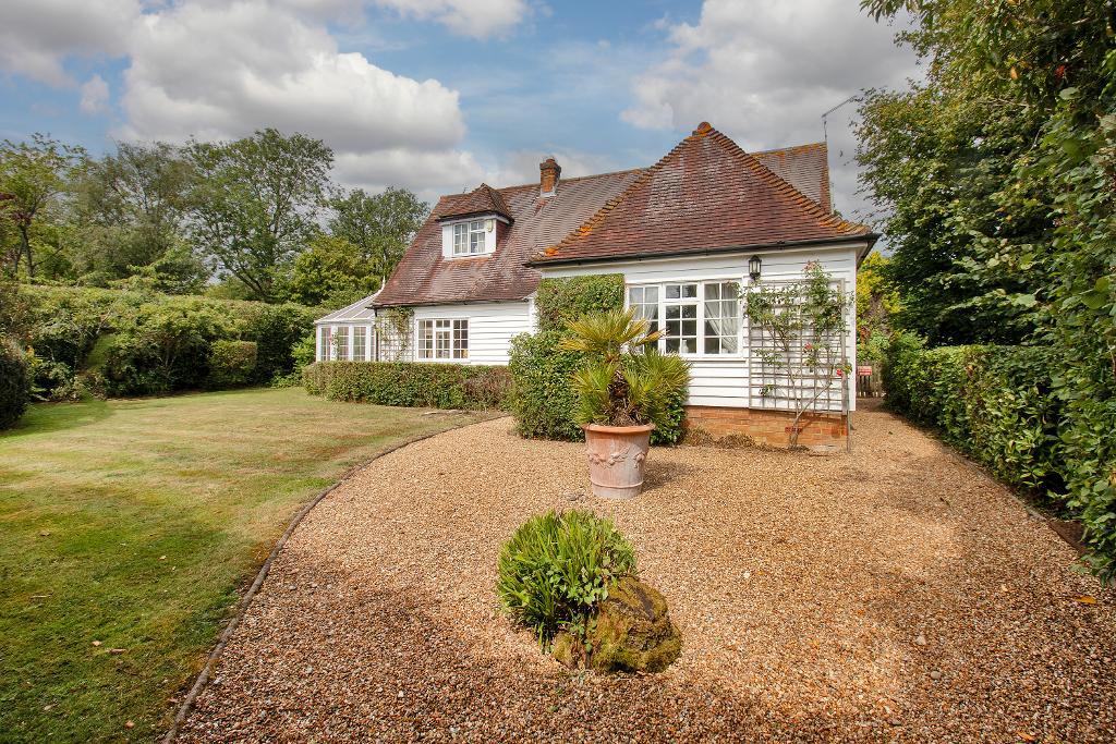 Pluckley Road, Smarden, Kent, TN27 8NJ