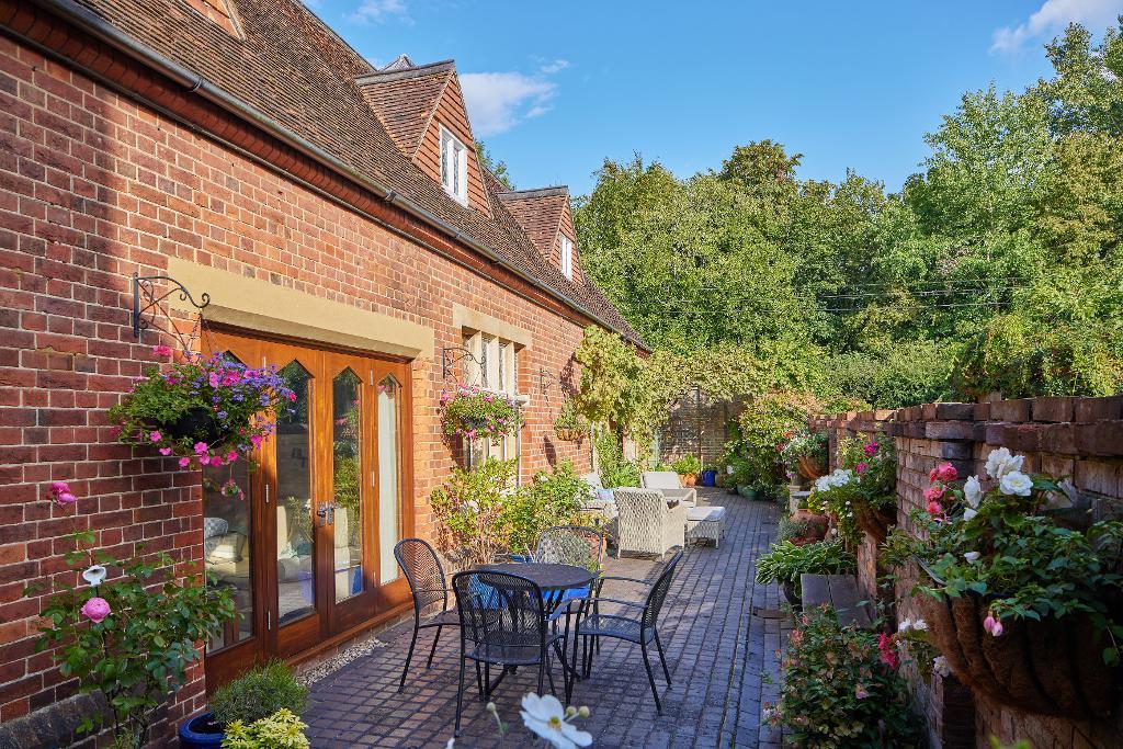 3 Bedroom Attached Home For Sale in North Road, Goudhurst, Kent, TN17