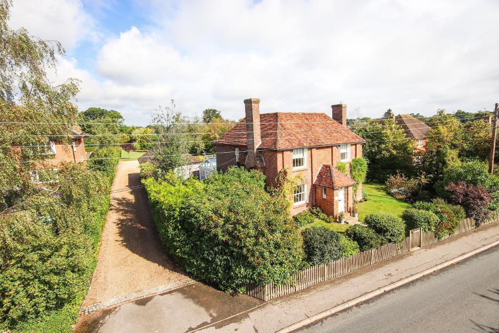 Sissinghurst Road, Biddenden, Kent, TN27 8EH