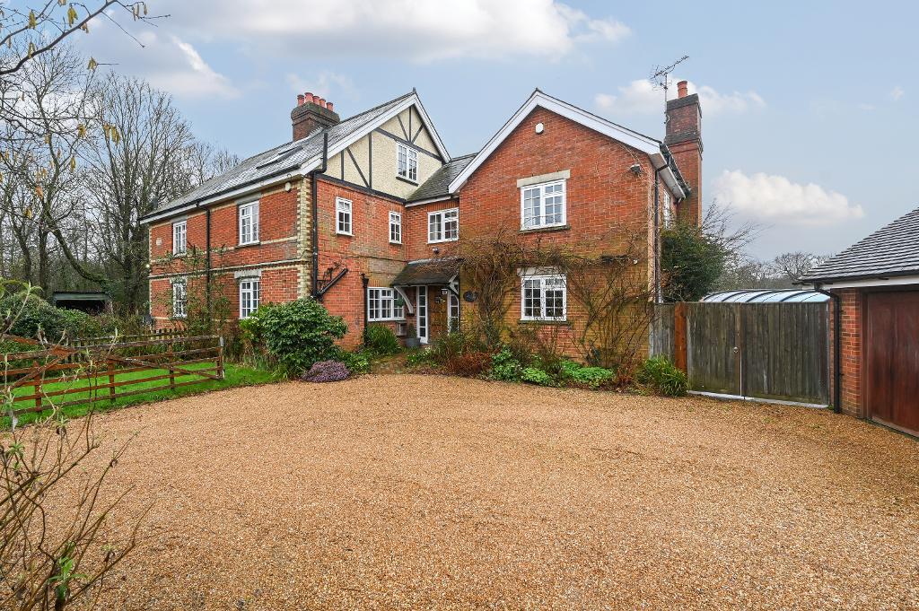 5 Bedroom Attached Home For Sale in Rookhurst Cottages, Chalk Lane