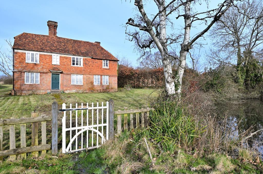 4 Bedroom Detached Home For Sale in Husheath Hill, Cranbrook, Kent