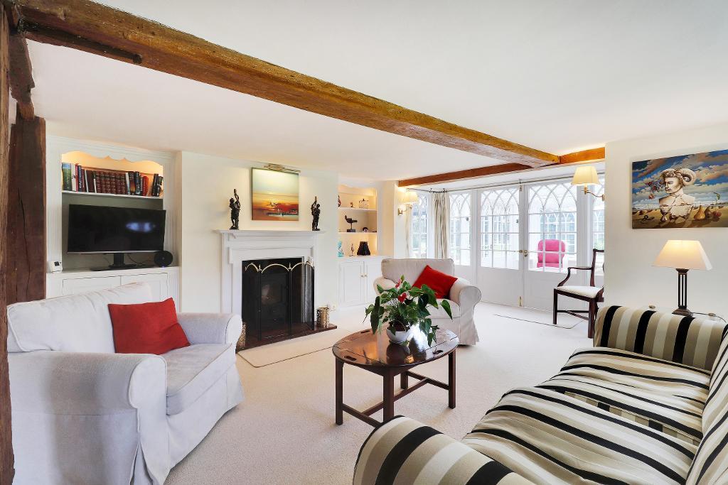 5 Bedroom Detached Home For Sale in Cranbrook Road, Tenterden, Kent