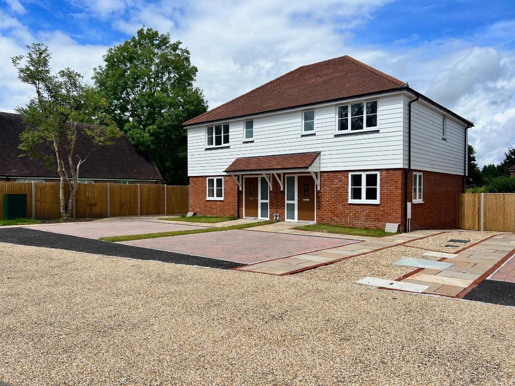 New Pond Road, Benenden, Kent, TN17 4EJ