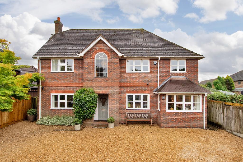 Maidstone Road, Marden, Kent, TN12 9AE
