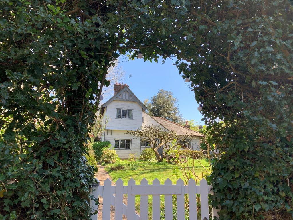 Hawkhurst Road, Cranbrook, Kent, TN17 3QD