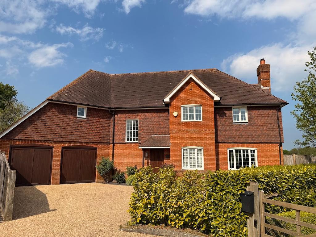 Santers Court, Gills Green, Hawkhurst, Kent, TN18 5EQ